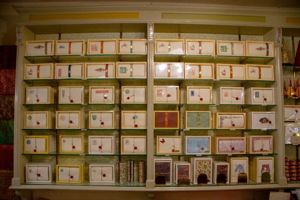 display of florentine stationery for sale, one of the best things to buy in florence italy
